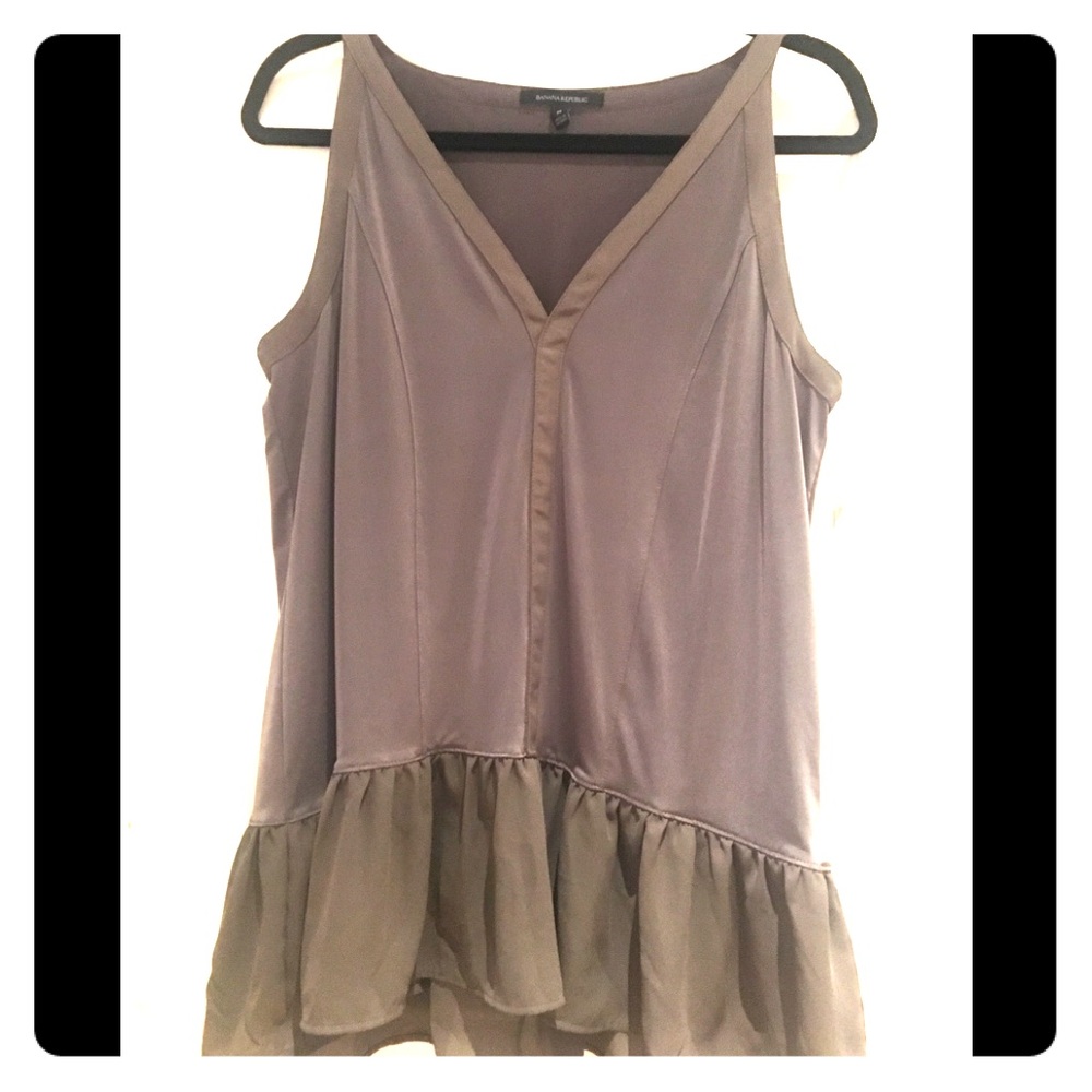 Olive green swingy top EUC